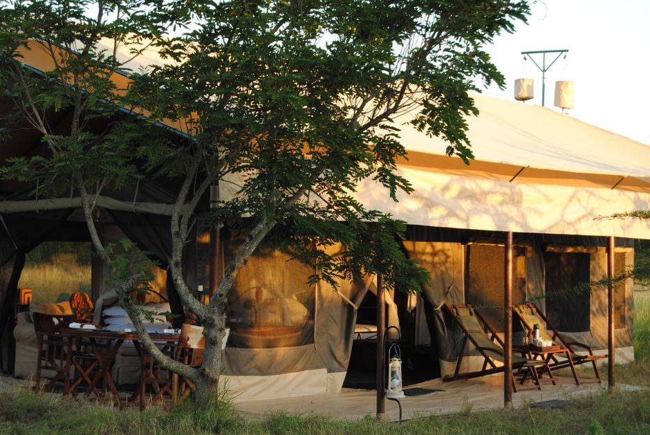 Tanzania Bus Camp utanför tält